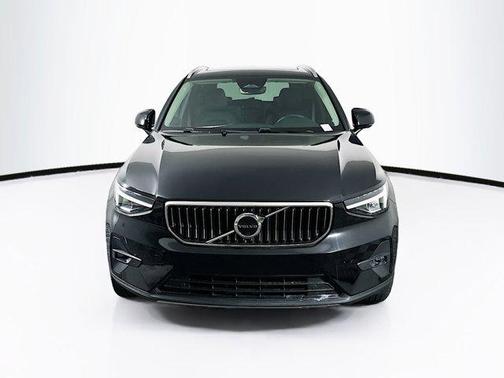 2023 Volvo XC40 B5 Plus Bright Theme