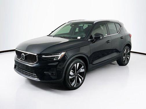 2023 Volvo XC40 B5 Plus Bright Theme