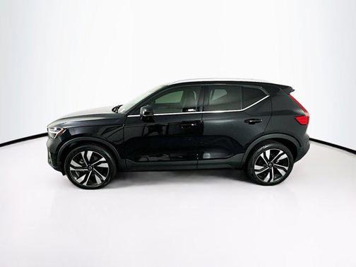 2023 Volvo XC40 B5 Plus Bright Theme