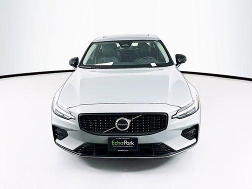 2024 Volvo S60 B5 Core Dark Theme