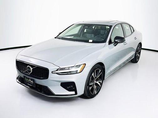 2024 Volvo S60 B5 Core Dark Theme