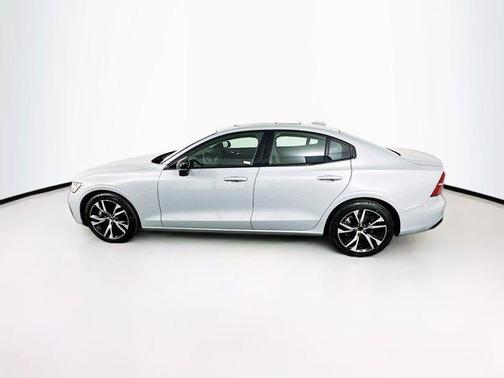 2024 Volvo S60 B5 Core Dark Theme