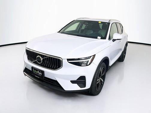 2024 Volvo XC40 B5 Core Bright Theme