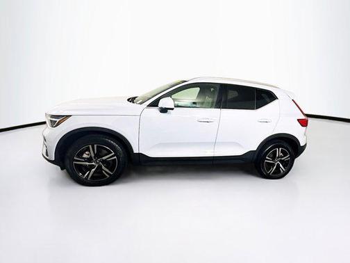 2024 Volvo XC40 B5 Core Bright Theme