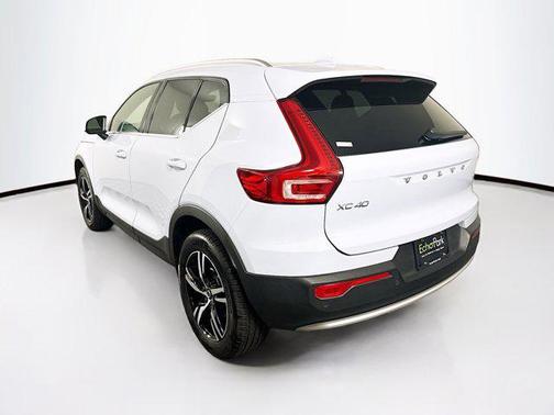 2024 Volvo XC40 B5 Core Bright Theme