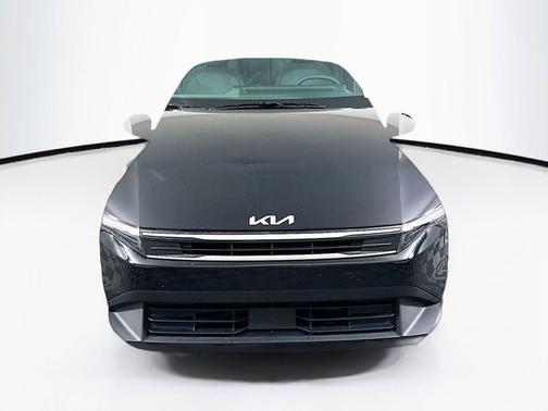 Aurora Black Pearl 2025 Kia K4 LXS
