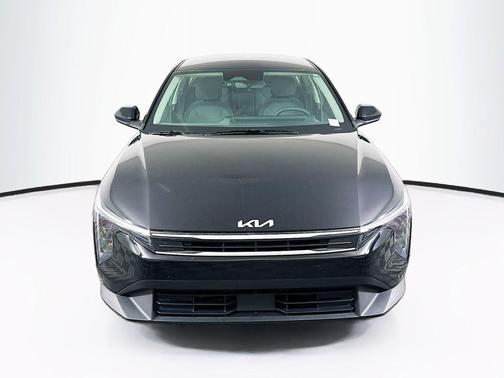 Aurora Black Pearl 2025 Kia K4 LXS