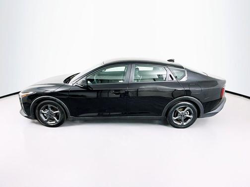 Aurora Black Pearl 2025 Kia K4 LXS
