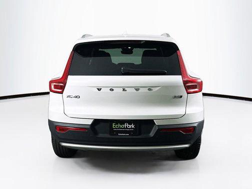 2025 Volvo XC40 B5 Core Bright Theme