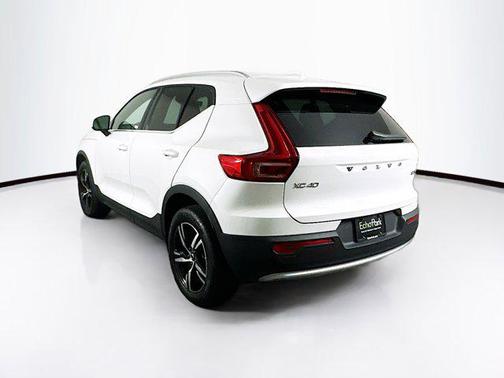 2025 Volvo XC40 B5 Core Bright Theme
