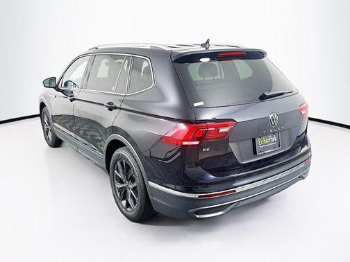 Deep Black Pearl 2024 Volkswagen Tiguan 2.0T SE