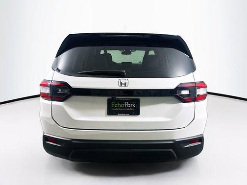 2023 Honda Pilot 2WD LX