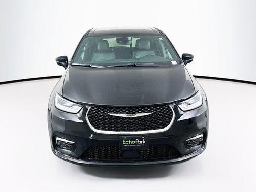 Diamond Black Crystal Pearlcoat 2025 Chrysler Pacifica L