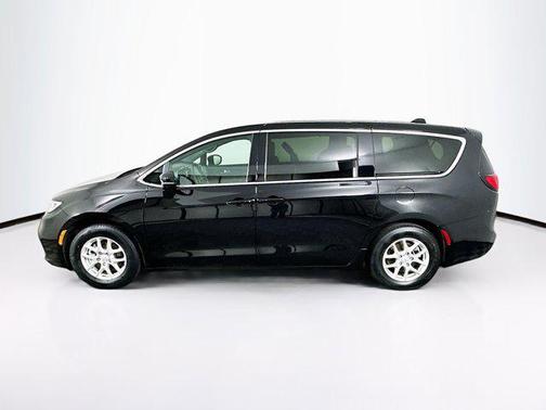 Diamond Black Crystal Pearlcoat 2025 Chrysler Pacifica L