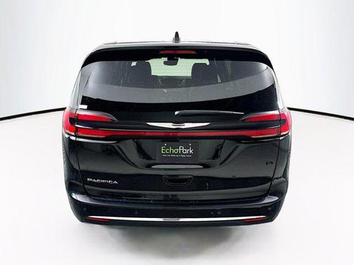Diamond Black Crystal Pearlcoat 2025 Chrysler Pacifica L