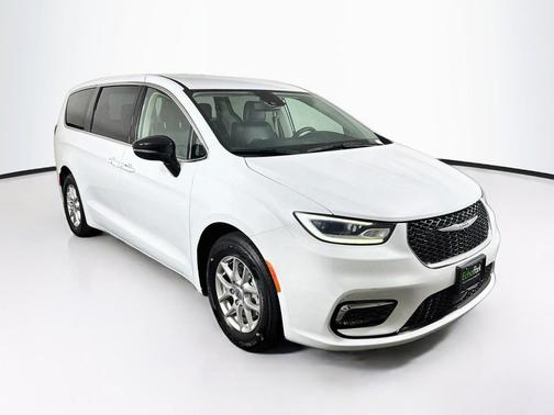 Bright White Clearcoat 2024 Chrysler Pacifica Touring L