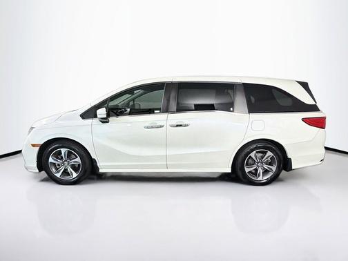 White 2019 Honda Odyssey Touring