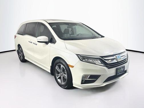 White 2019 Honda Odyssey Touring