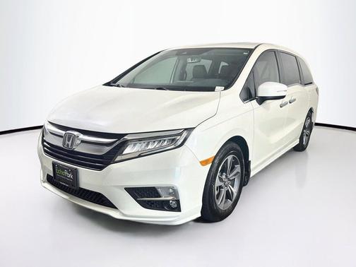 White 2019 Honda Odyssey Touring