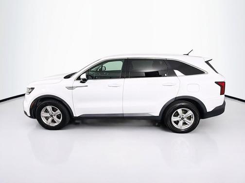 Glacial White Pearl 2021 Kia Sorento LX