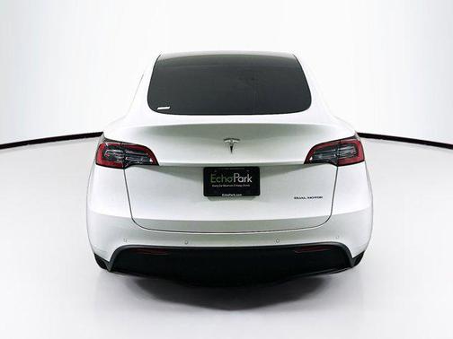 2022 Tesla Model Y Long Range Dual Motor All-Wheel Drive