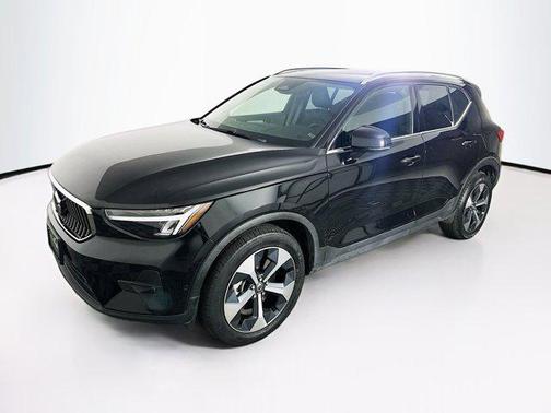2023 Volvo XC40 B5 Plus Bright Theme