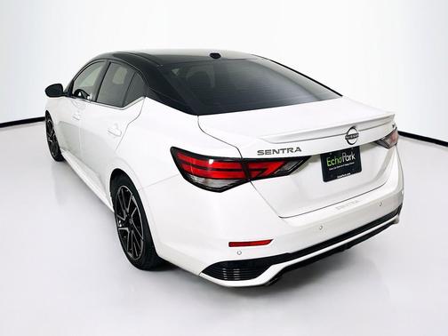 Aspen White Tricoat/Super Black 2024 Nissan Sentra SR