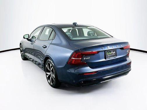 2024 Volvo S60 B5 Plus Dark Theme