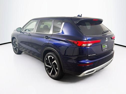 Black 2024 Mitsubishi Outlander SE