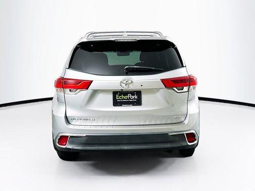 Celestial Silver Metallic 2019 Toyota Highlander XLE