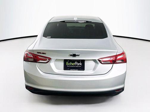 Silver Ice Metallic 2021 Chevrolet Malibu FWD LT