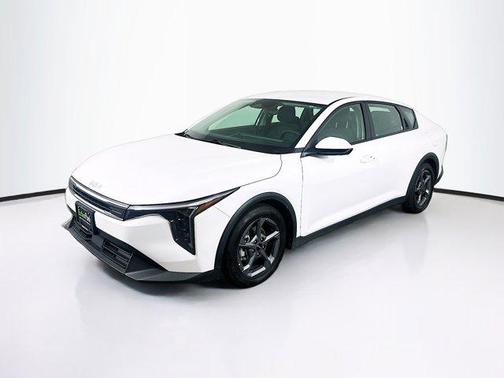 Snow White Pearl 2025 Kia K4 LXS