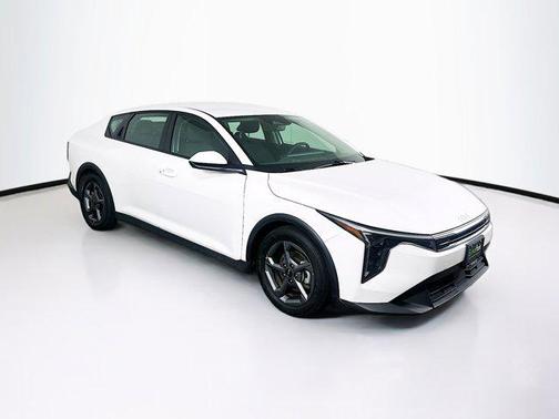Snow White Pearl 2025 Kia K4 LXS