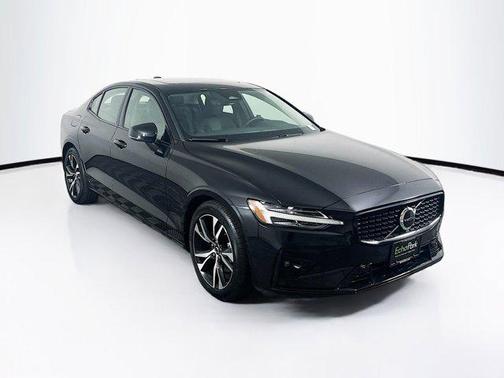 2024 Volvo S60 B5 Core Dark Theme