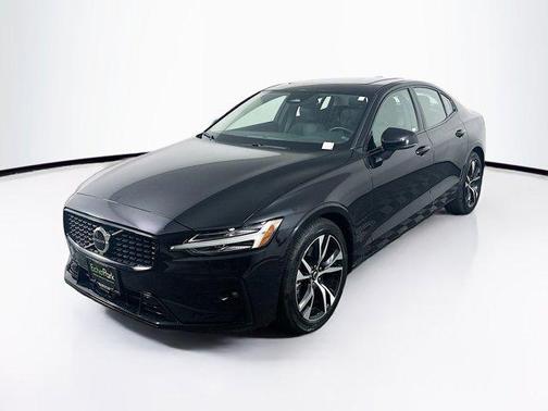 2024 Volvo S60 B5 Core Dark Theme