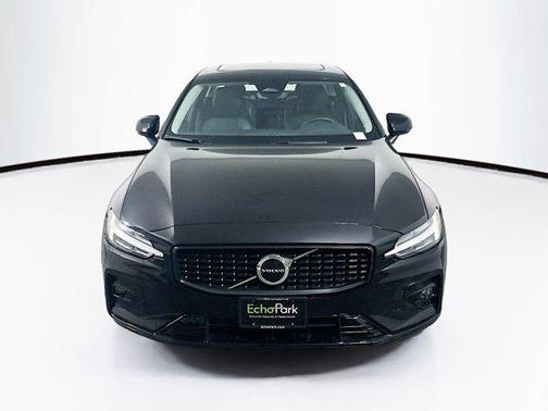 2024 Volvo S60 B5 Core Dark Theme