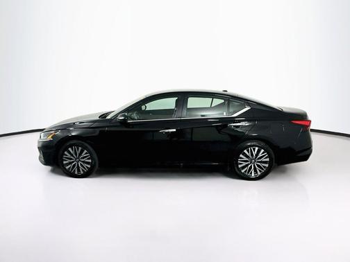 Super Black 2025 Nissan Altima SV FWD