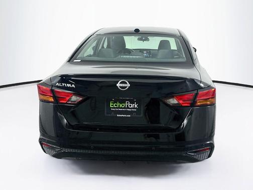 Super Black 2025 Nissan Altima SV FWD