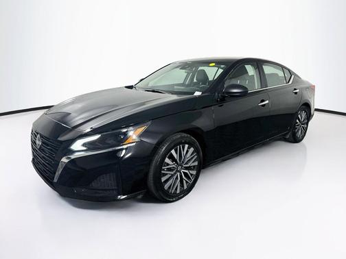 Super Black 2025 Nissan Altima SV FWD