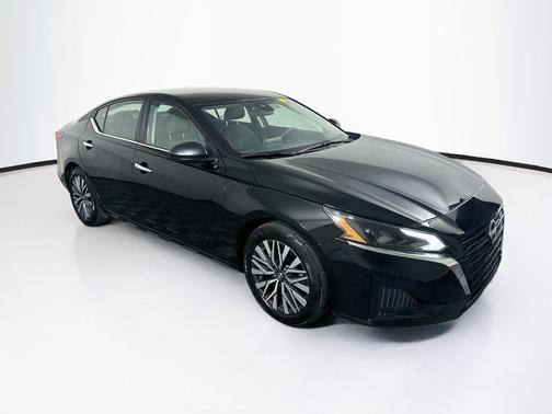 Super Black 2025 Nissan Altima SV FWD