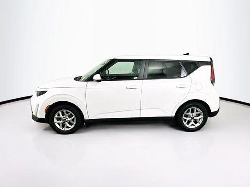 Snow White Pearl 2025 Kia Soul LX