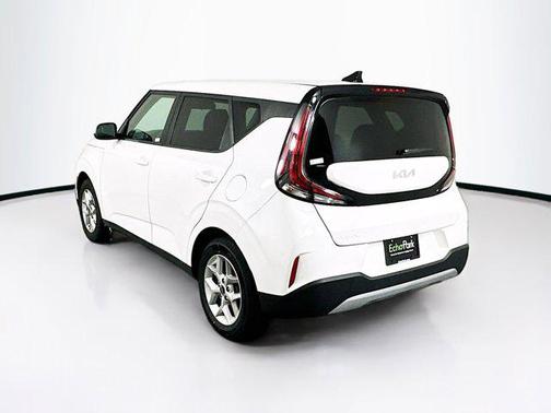 Snow White Pearl 2025 Kia Soul LX