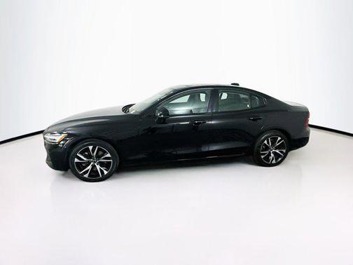 2024 Volvo S60 B5 Core Dark Theme