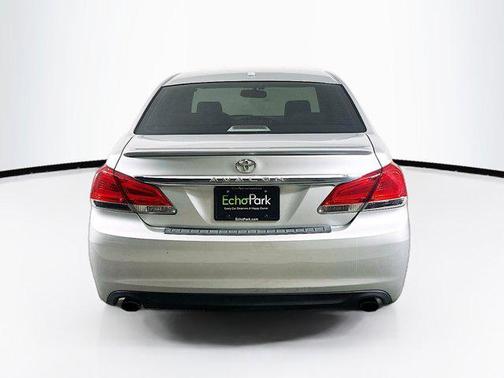 Classic Silver Metallic 2012 Toyota Avalon Limited