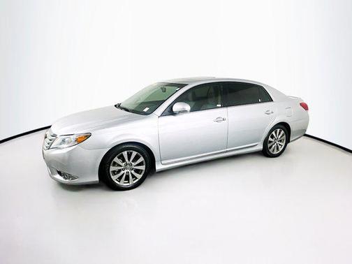 Classic Silver Metallic 2012 Toyota Avalon Limited