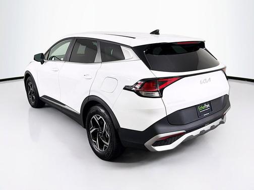 Glacial White Pearl 2025 Kia Sportage LX