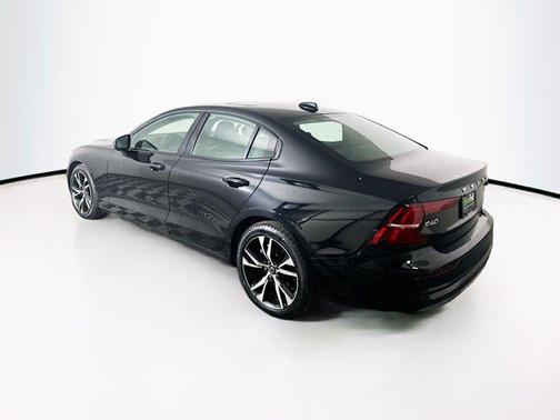 2024 Volvo S60 B5 Core Dark Theme