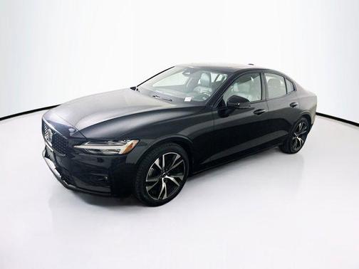 2024 Volvo S60 B5 Core Dark Theme