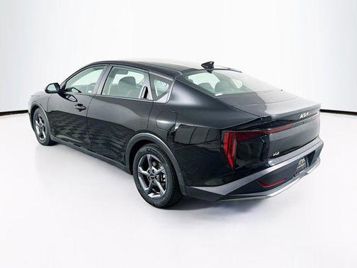 Aurora Black Pearl 2025 Kia K4 LXS