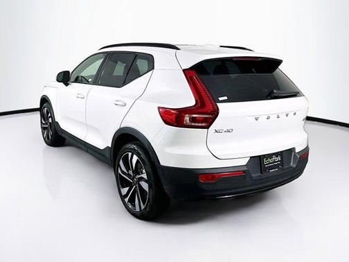 2025 Volvo XC40 B5 Plus Dark Theme